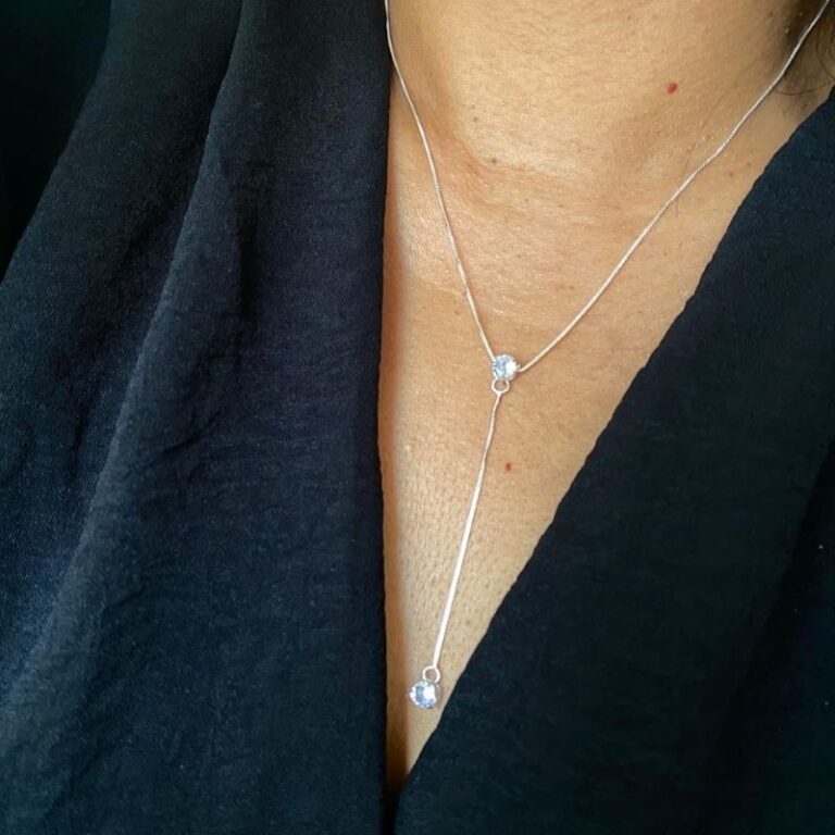 Colar de Prata Gravata com 2 Ponto de Luz de Zircônias Colar de Prata Gravata com 2 Ponto de Luz de Zircônias