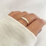Anel Elegante Liso Orgânico Prata