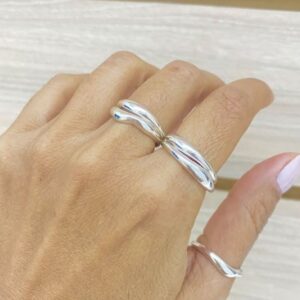 Anel Elegante Liso Orgânico Prata
